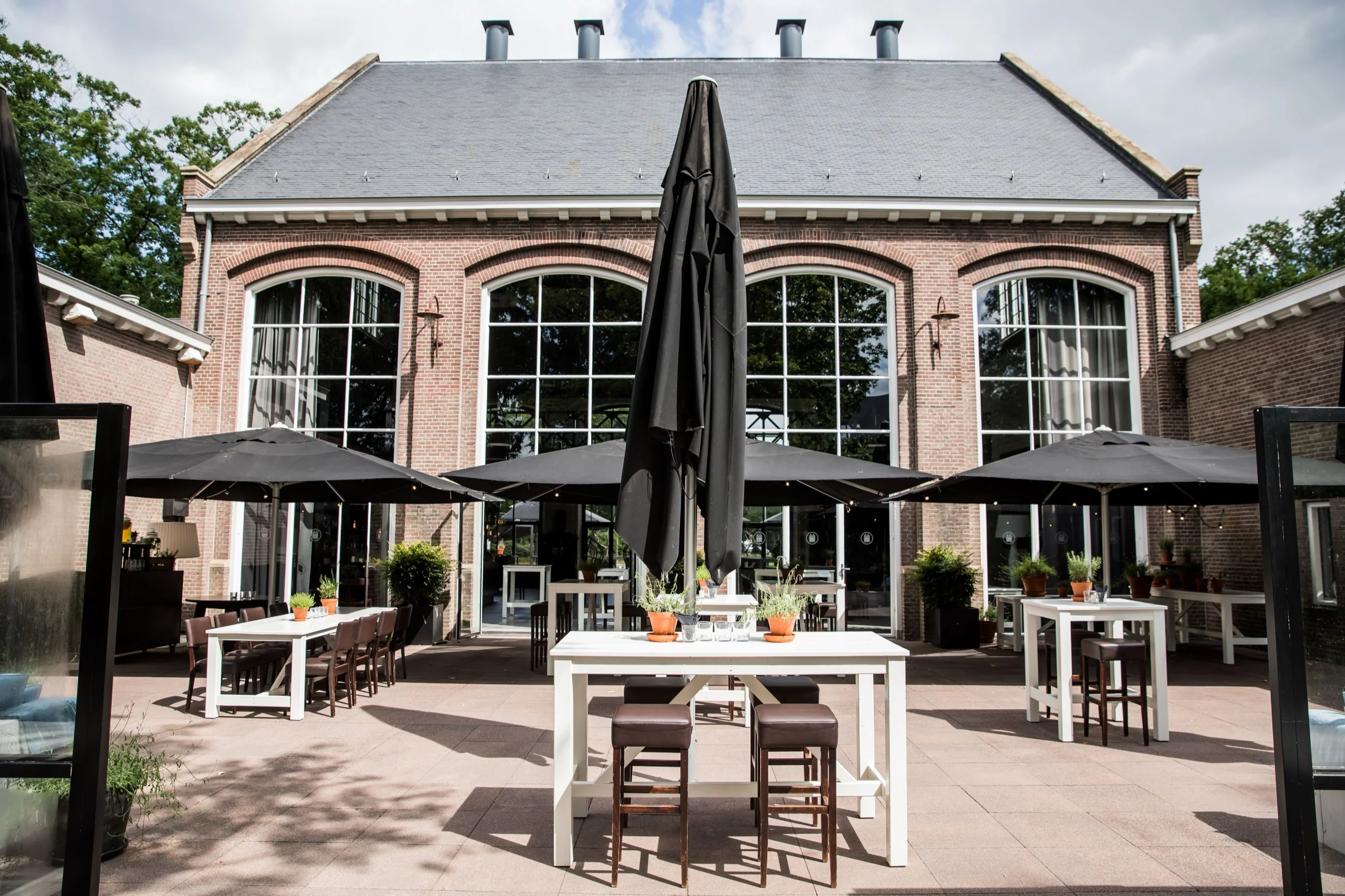 Buitenruimte in Eindhoven met opstelling voor een foodtruck